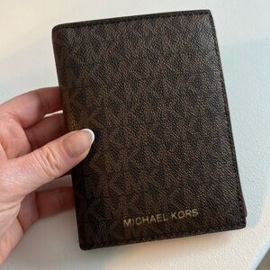 Like NEW Michael Kors Jet Set Travel Passport Holder